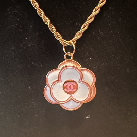 Authentic Chanel Camille flower pendant zipper pull in pink with stainless - Picture 1 of 7
